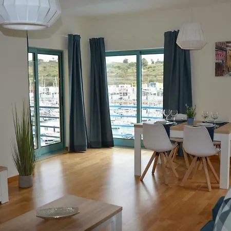 Apartment Stunning With Marina Views *