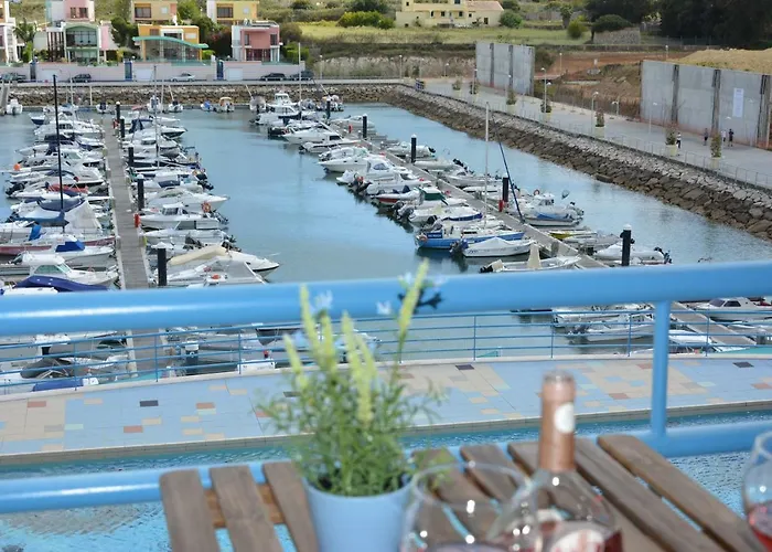 Stunning With Marina Views 公寓 *